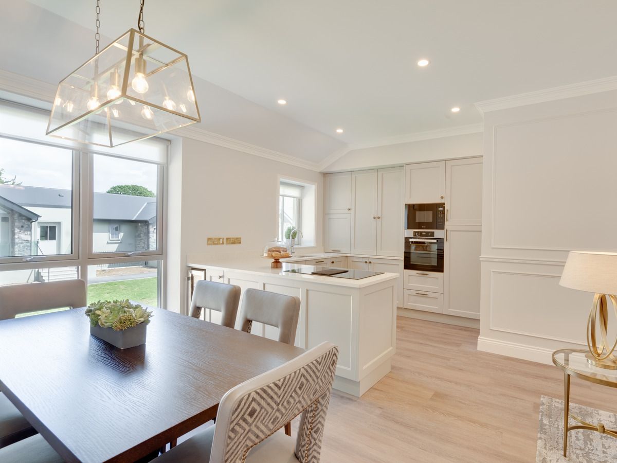 3 Bed Lodge 3 - kitchen & dining table (2)