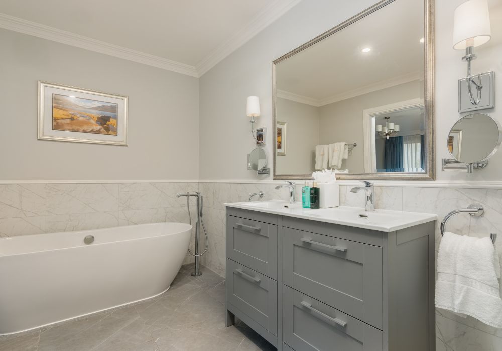Bath - 1 Bedroom Lodge_Courtyard Primary Content Gallery