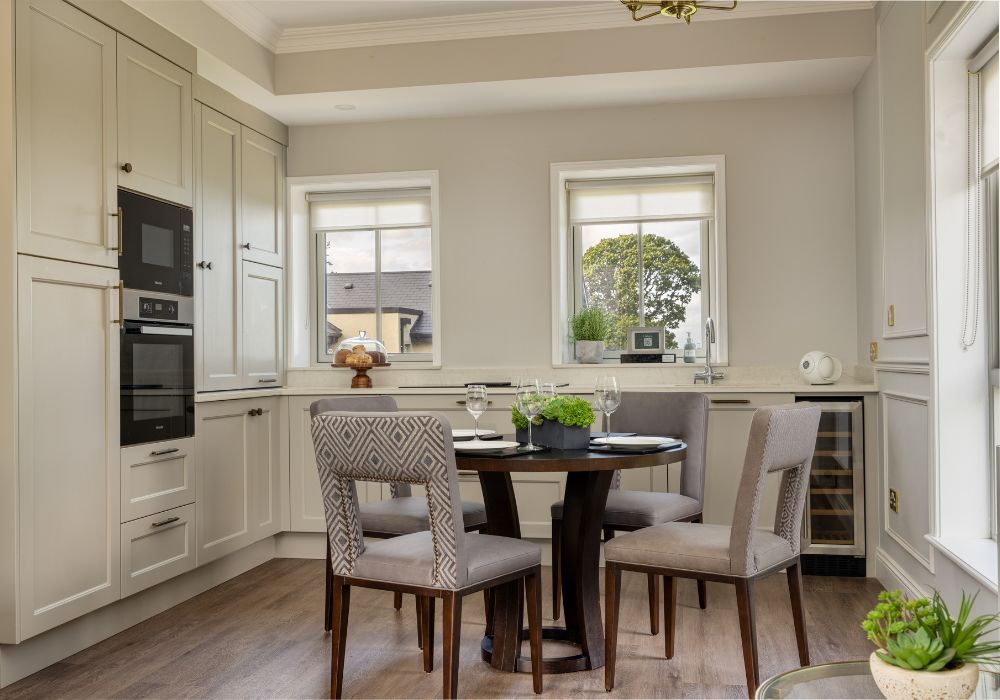 Dining - 1 Bedroom Lodge_Courtyard Primary Content Gallery