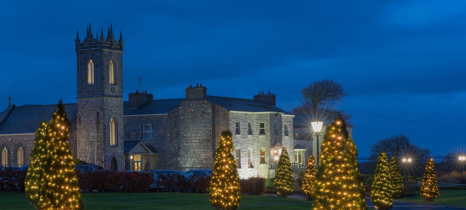 Glenlo Exterior with Lights