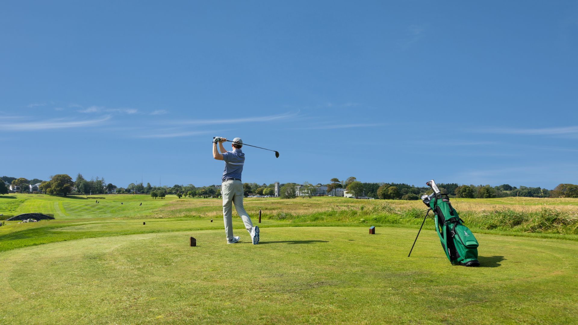 Golfer with Blue Shirt - 1920 x 1080
