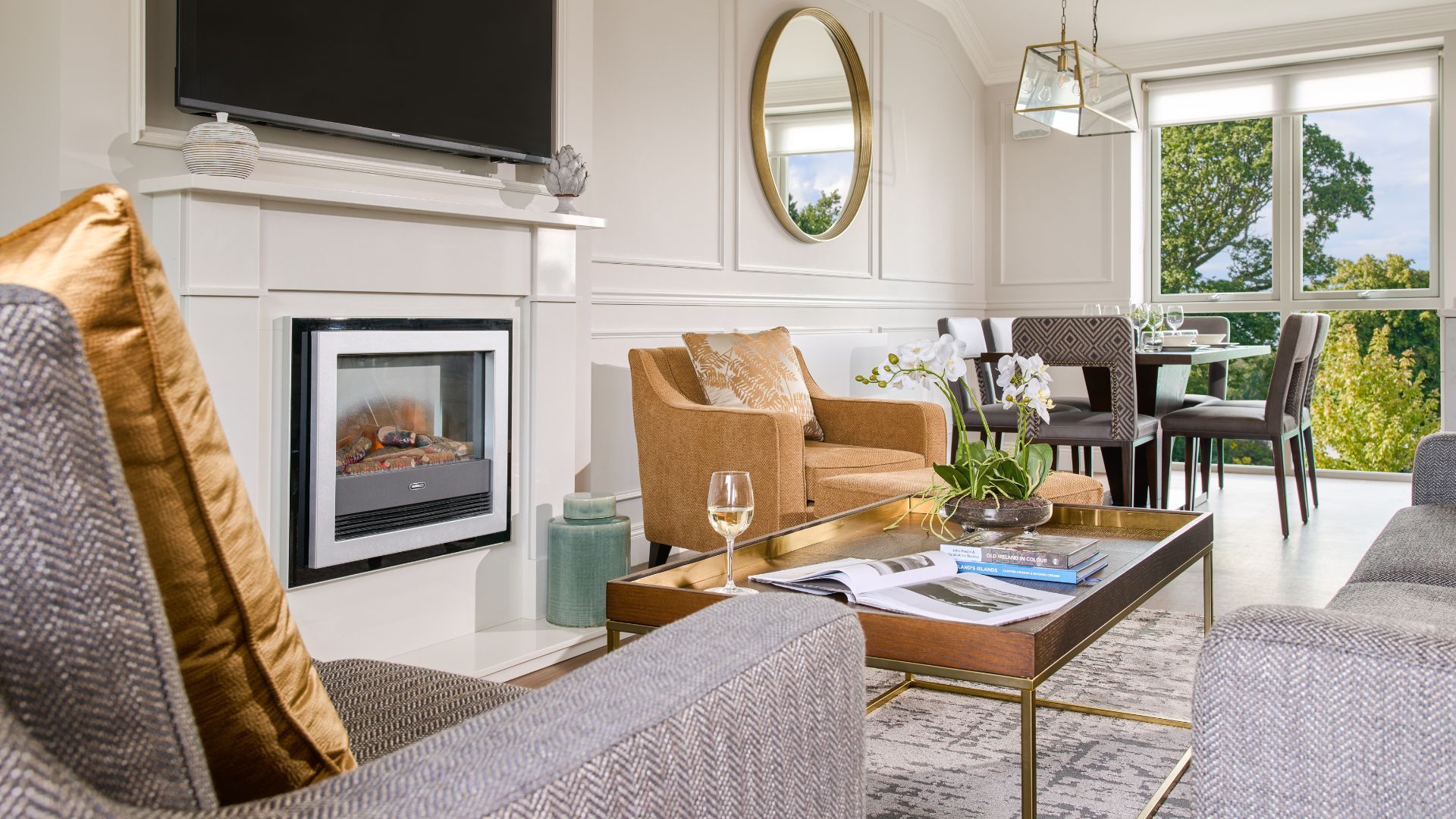 Lodges Spring Living Room Banner