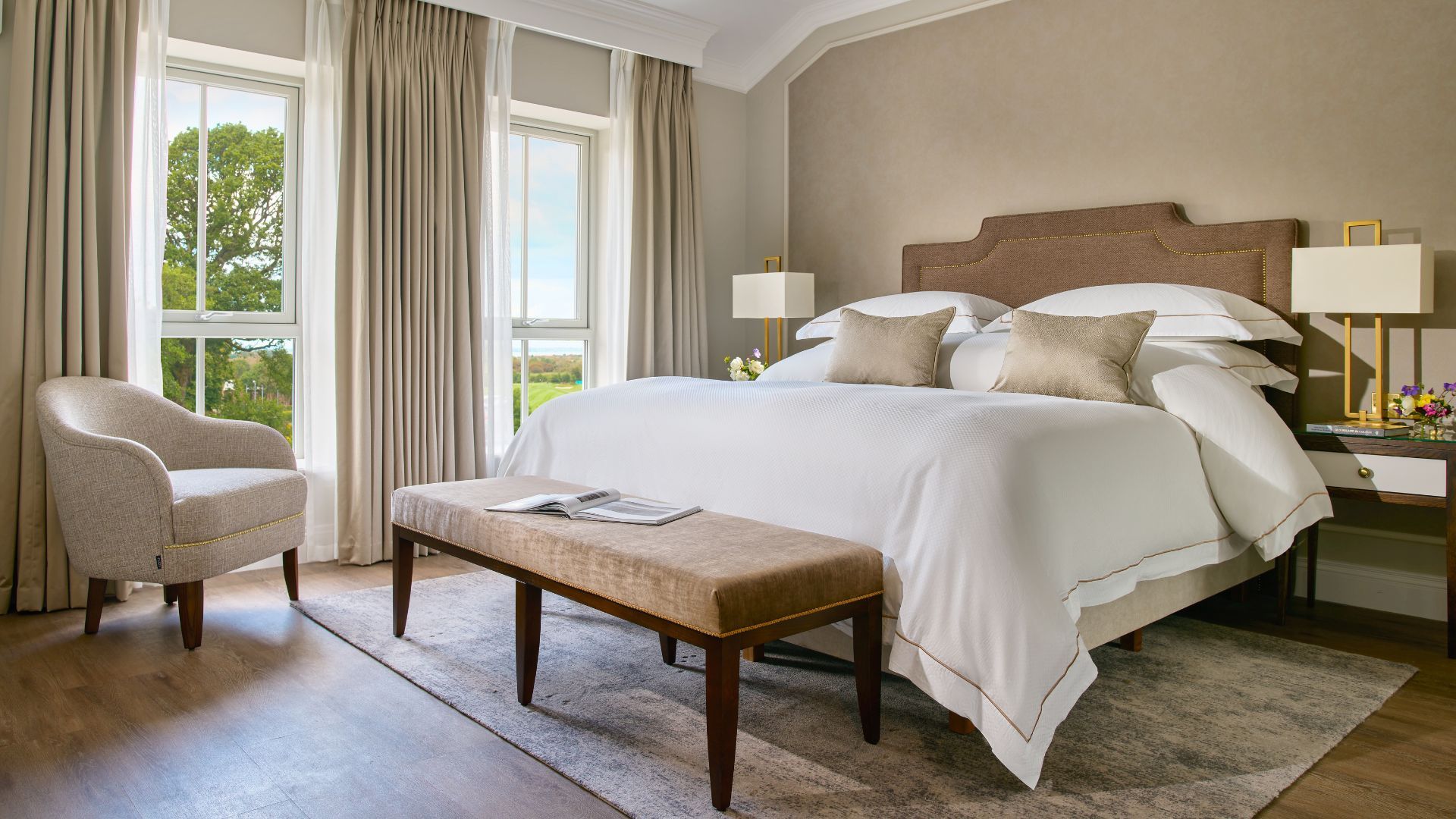 Lodges Summer Bedroom Banner