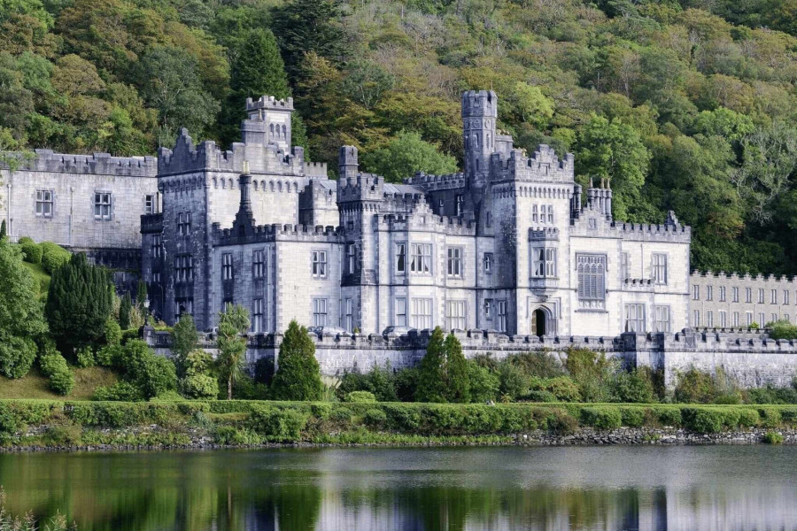 Kylemore abbey   glenlo abbey hotel galway www.glenloabbeyhotel.ie