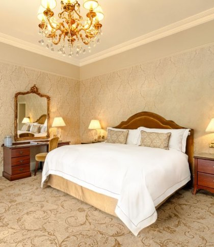 X www.glenloabbeyhotel.ie